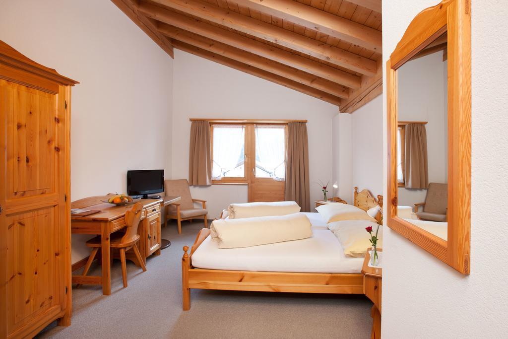 Hotel Péz Regina Lumbrein Szoba fotó